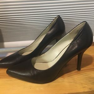 Nine West black pumps